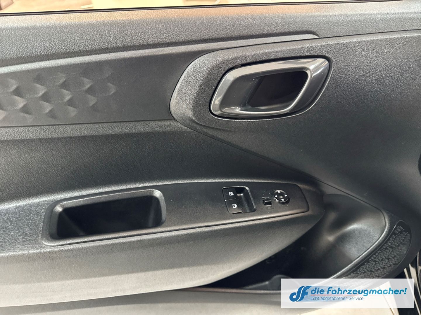 Fahrzeugabbildung Hyundai i10 Trend Navi Apple CarPlay Android Auto Musiks