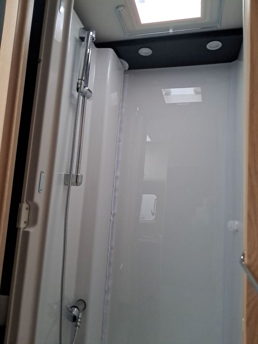 Fahrzeugabbildung Sunlight Adventure T 67 Automatik, Dörr Edition, TV