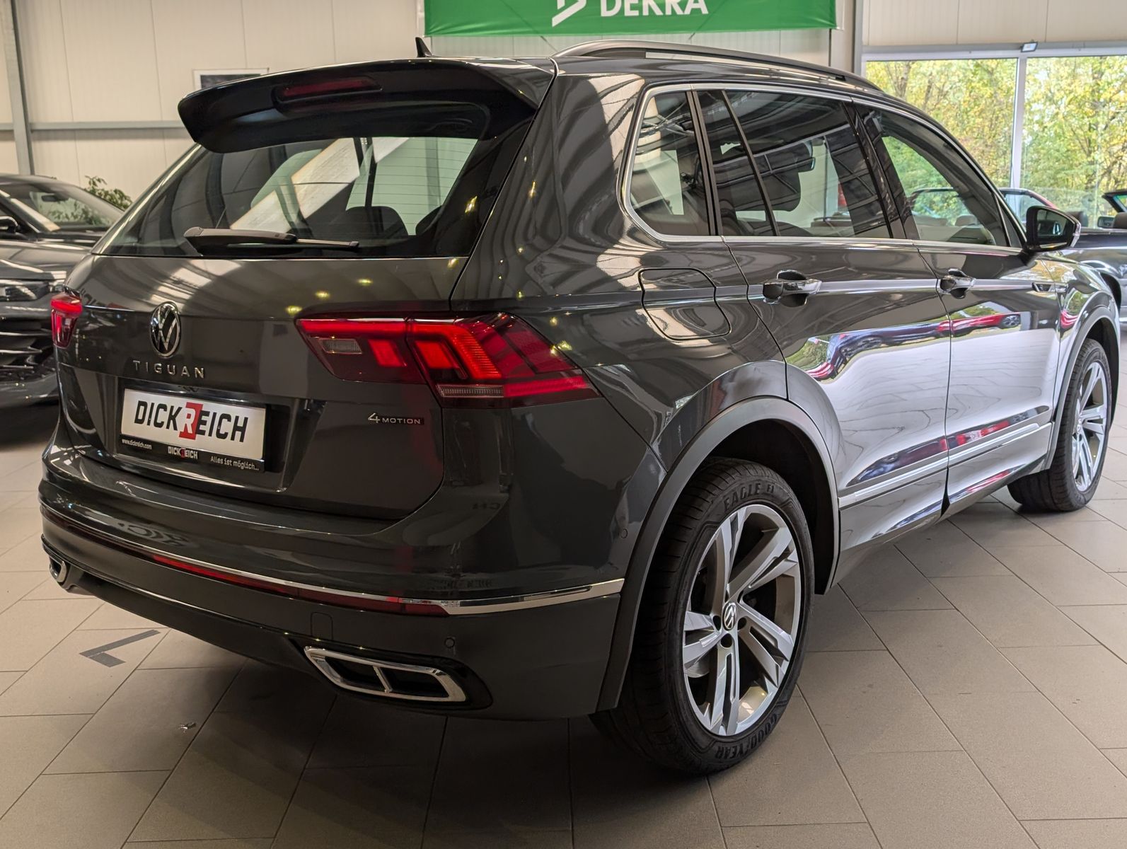 Fahrzeugabbildung Volkswagen Tiguan 2.0TSI R-Line 4M ACC HUD Cam StHz AHK 19"