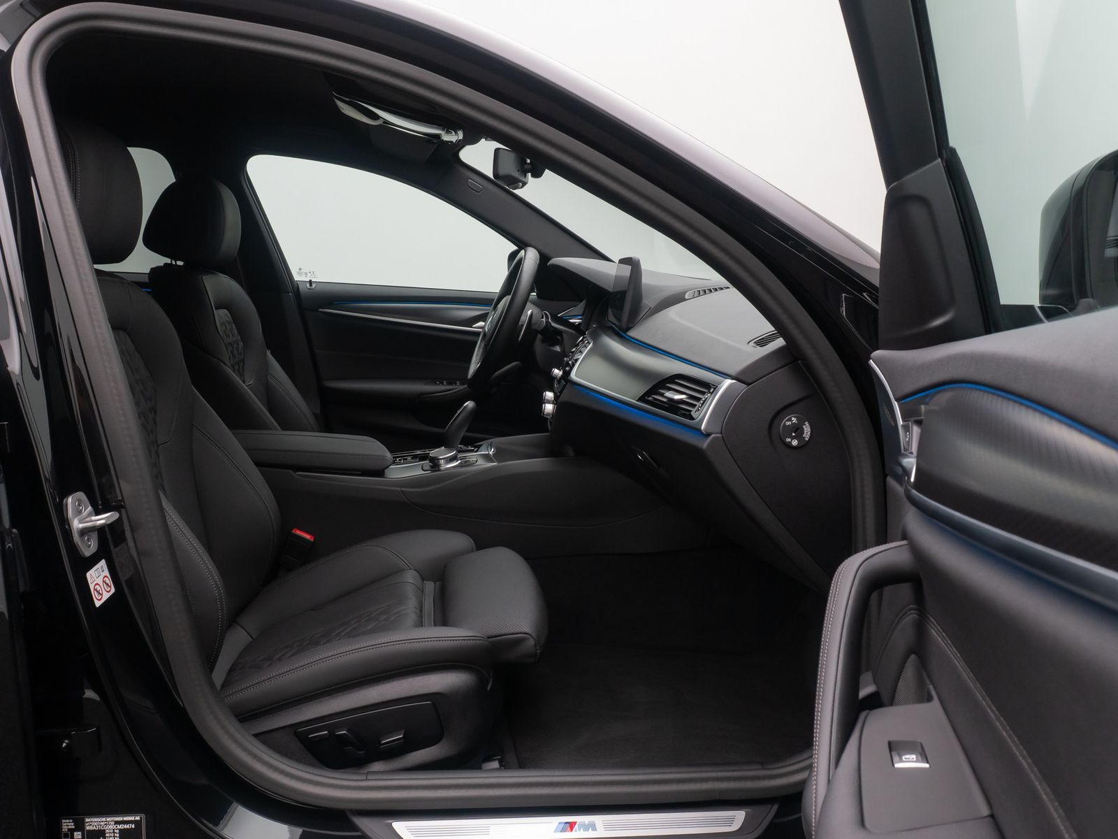 Fahrzeugabbildung BMW 530e xD M Sport HUD DAB Laser Kamera 4xKlima 19"