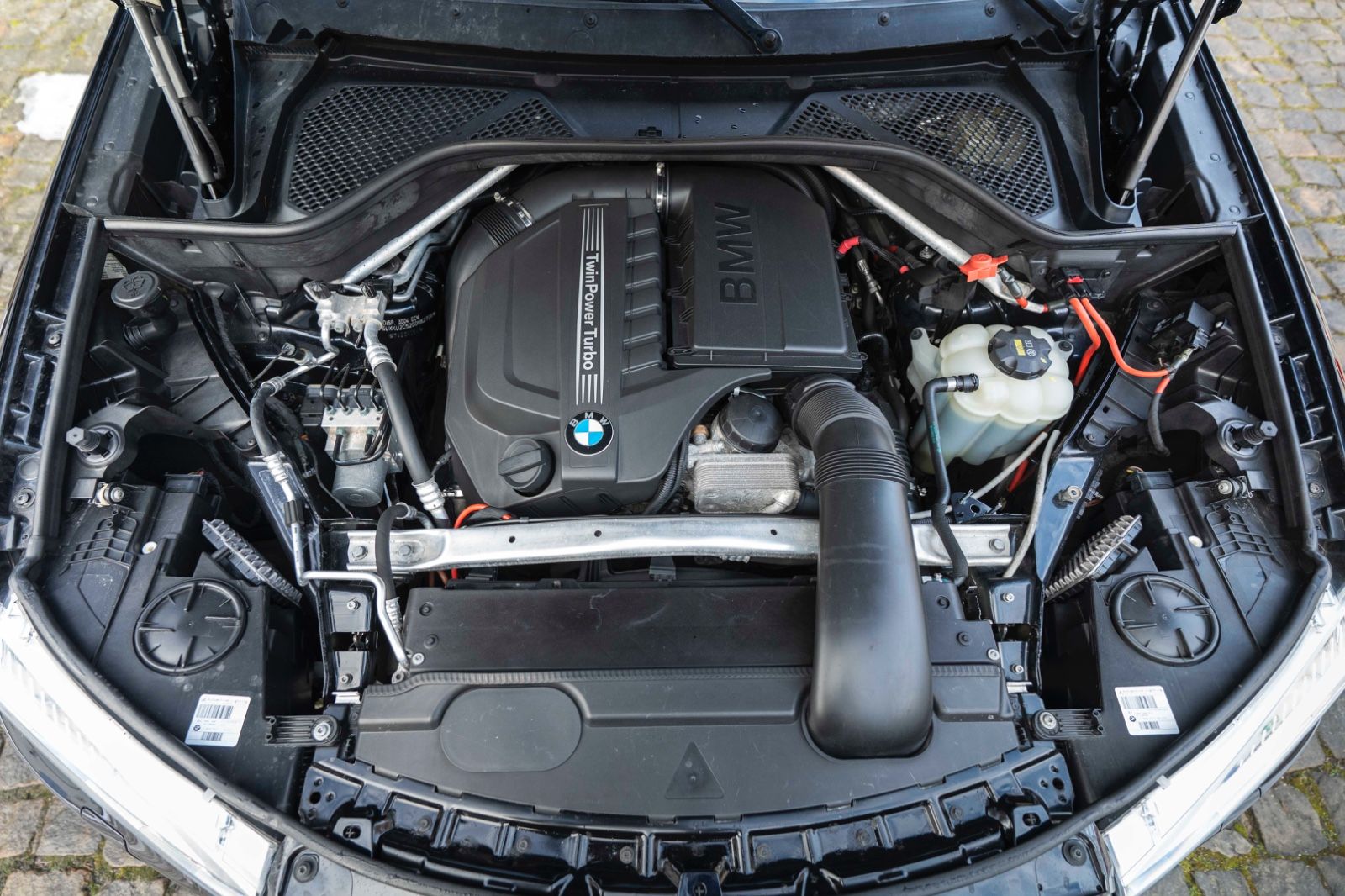 Fahrzeugabbildung BMW X6 xDrive35i M-Sport H&K KAM NAV M+S