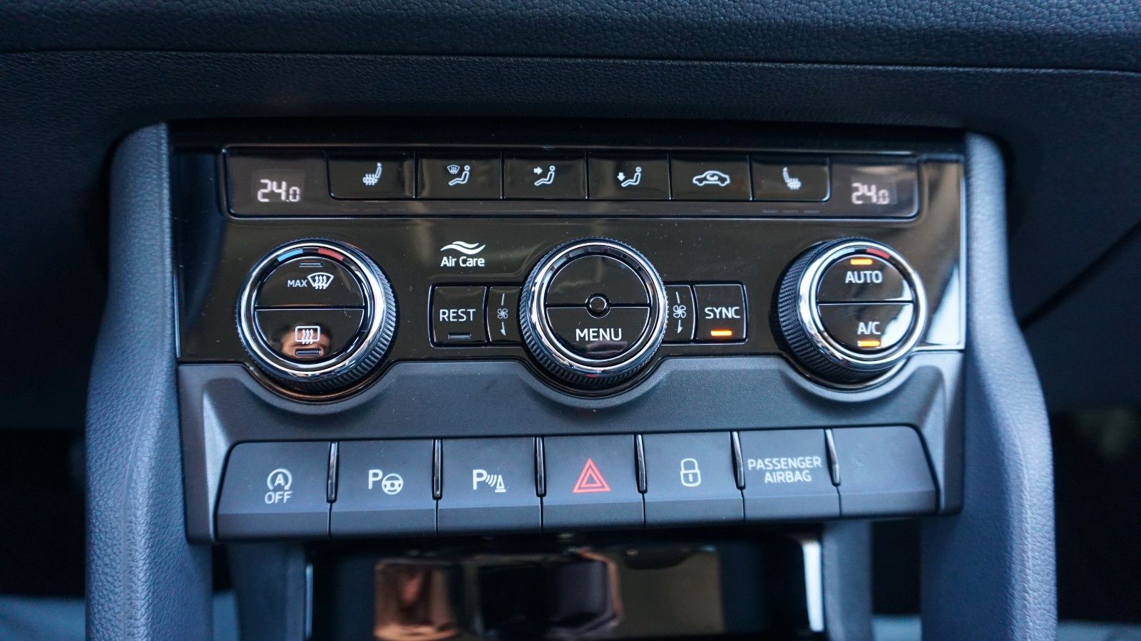 Fahrzeugabbildung SKODA Kodiaq Tour 4x4, LED,Navi,Kamera,SH,DAB,AHK