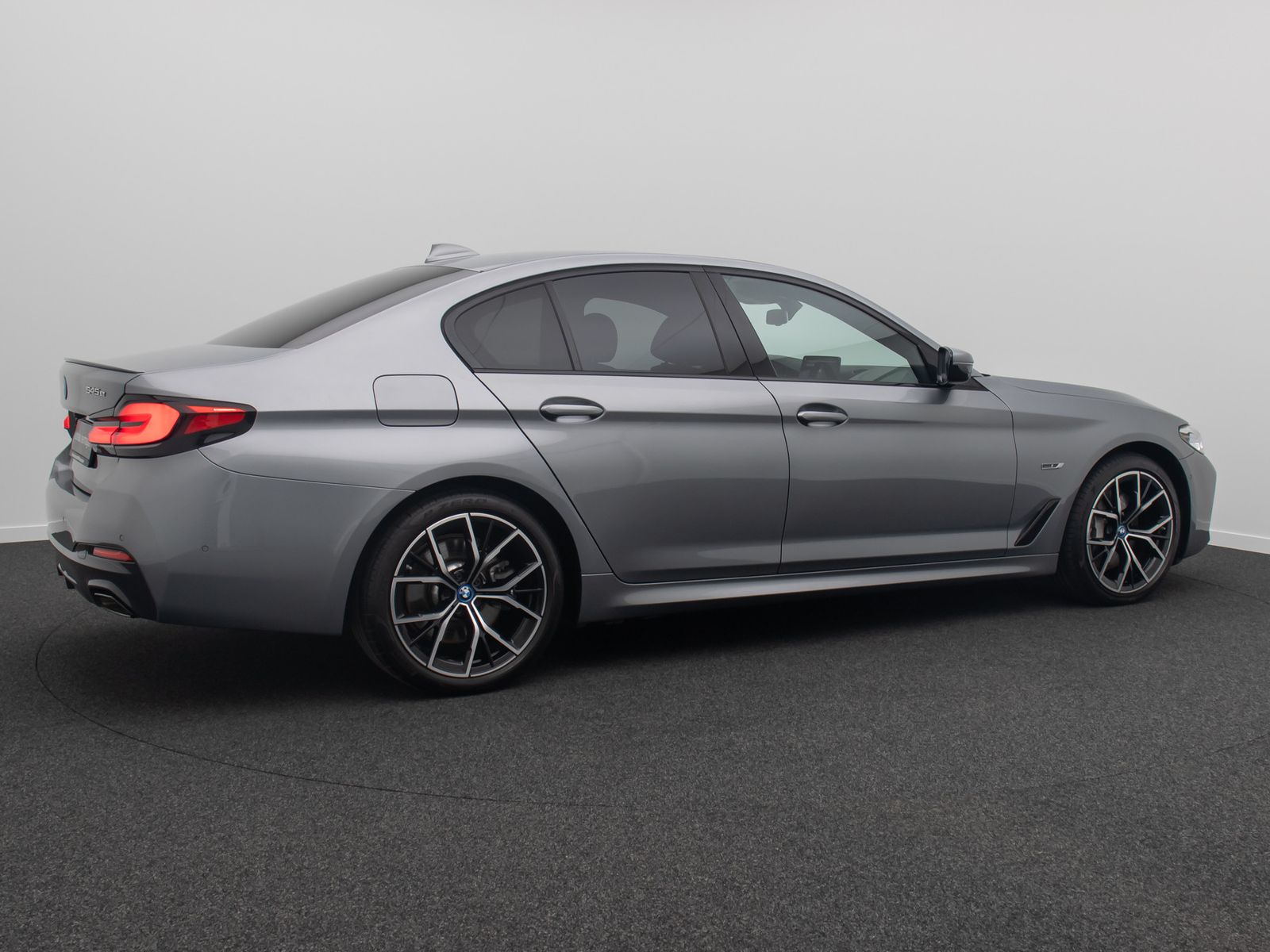 Fahrzeugabbildung BMW 545e xD M Sport Kamera DAB 4xKlima Alarm 19Zoll