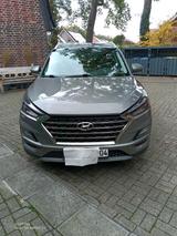 Hyundai Huyndai Tucson Premium - Hyundai Accent mit Benzin-Antrieb: Automatik