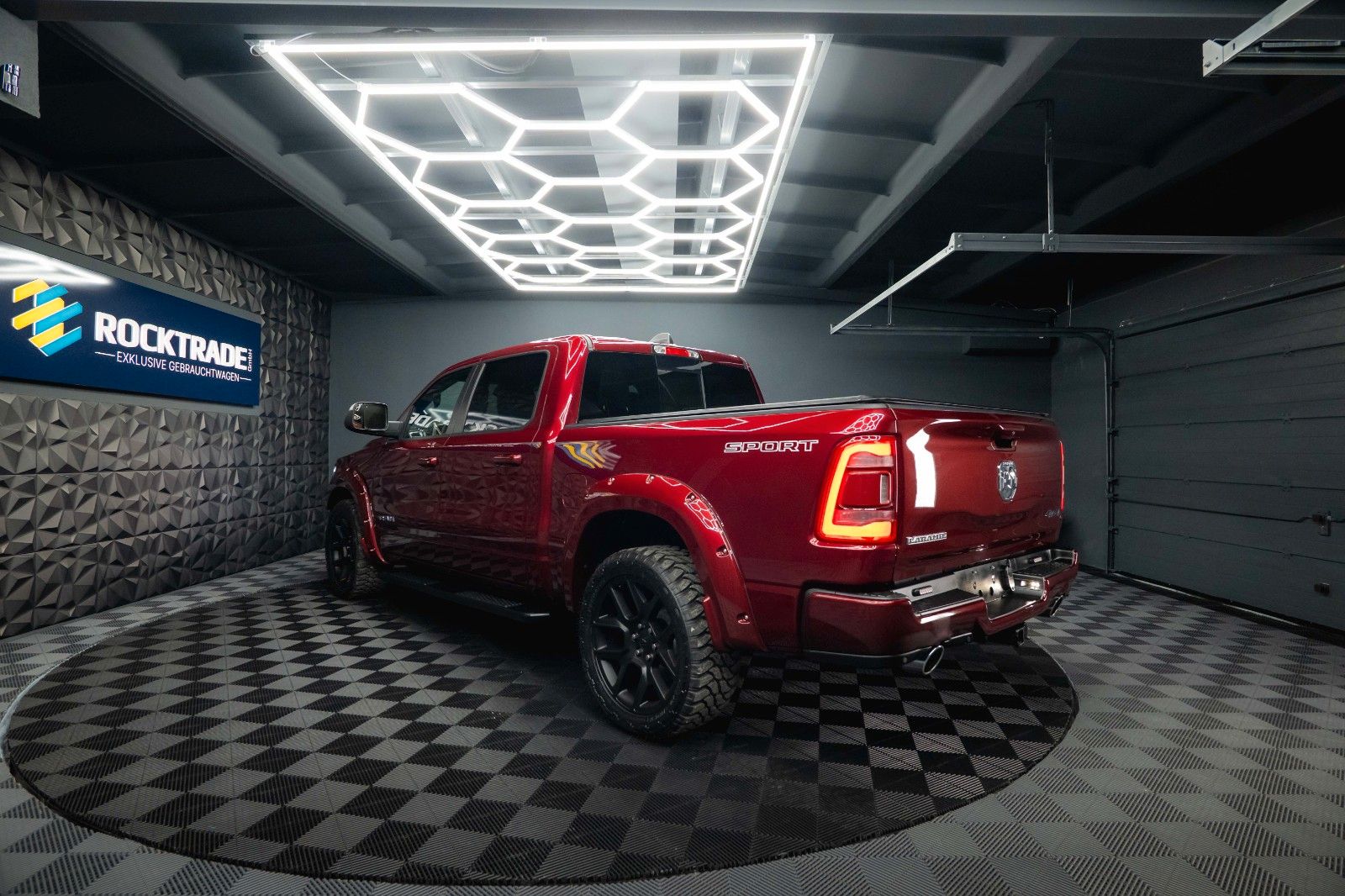 Fahrzeugabbildung Dodge RAM 5.7 V8 HEMI 4x4 OFFROAD Night LARAMIE 19%