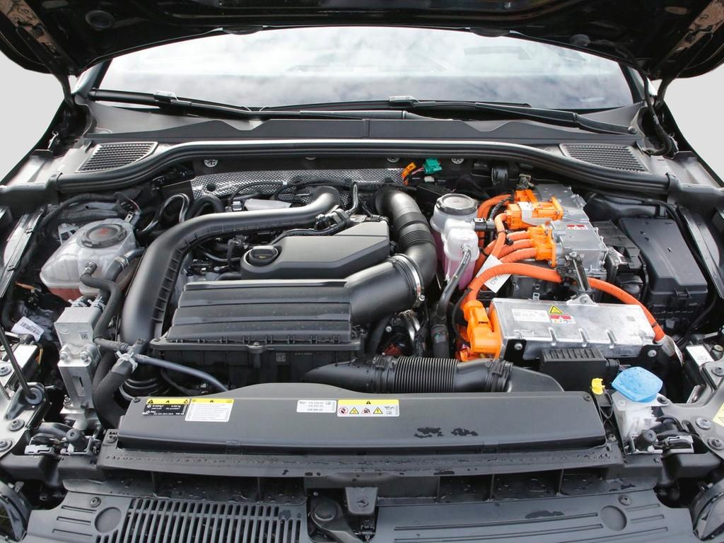 Volkswagen Golf VIII GTE 1.5 TSI eHybrid 200 kW 17" HUD AHK, миниатюра 7