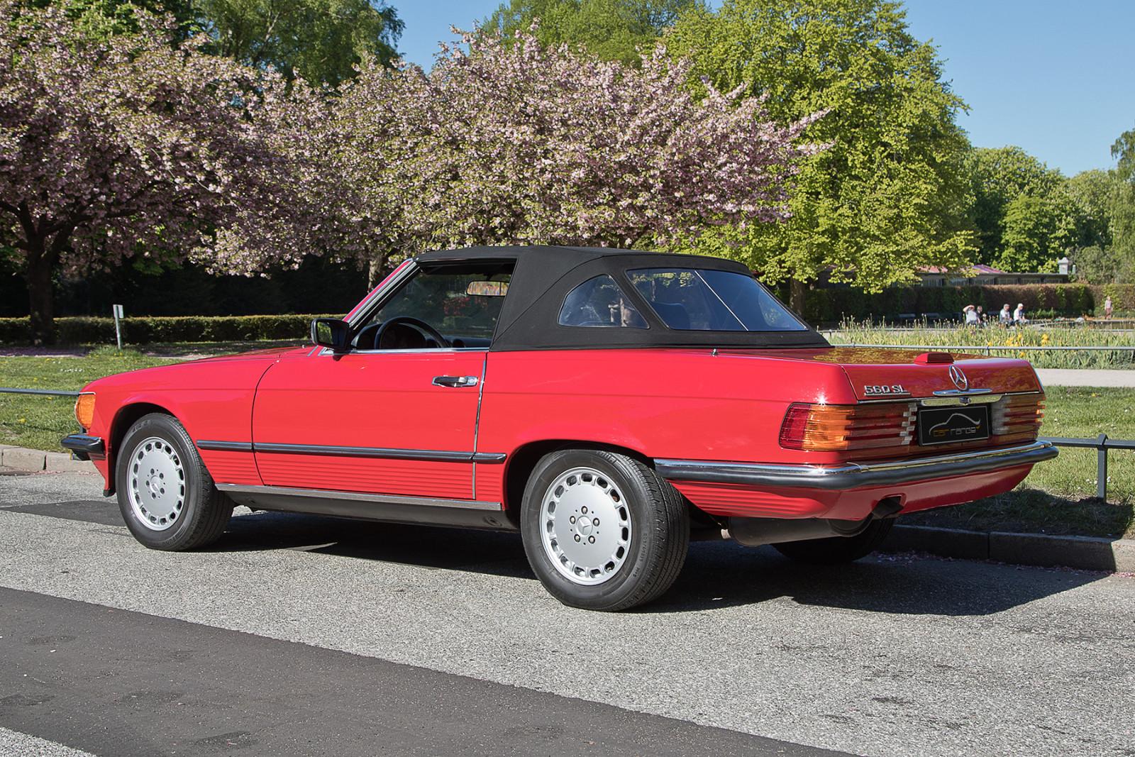 Mercedes-Benz 560 SL mit sehr guter Technik und Substanz