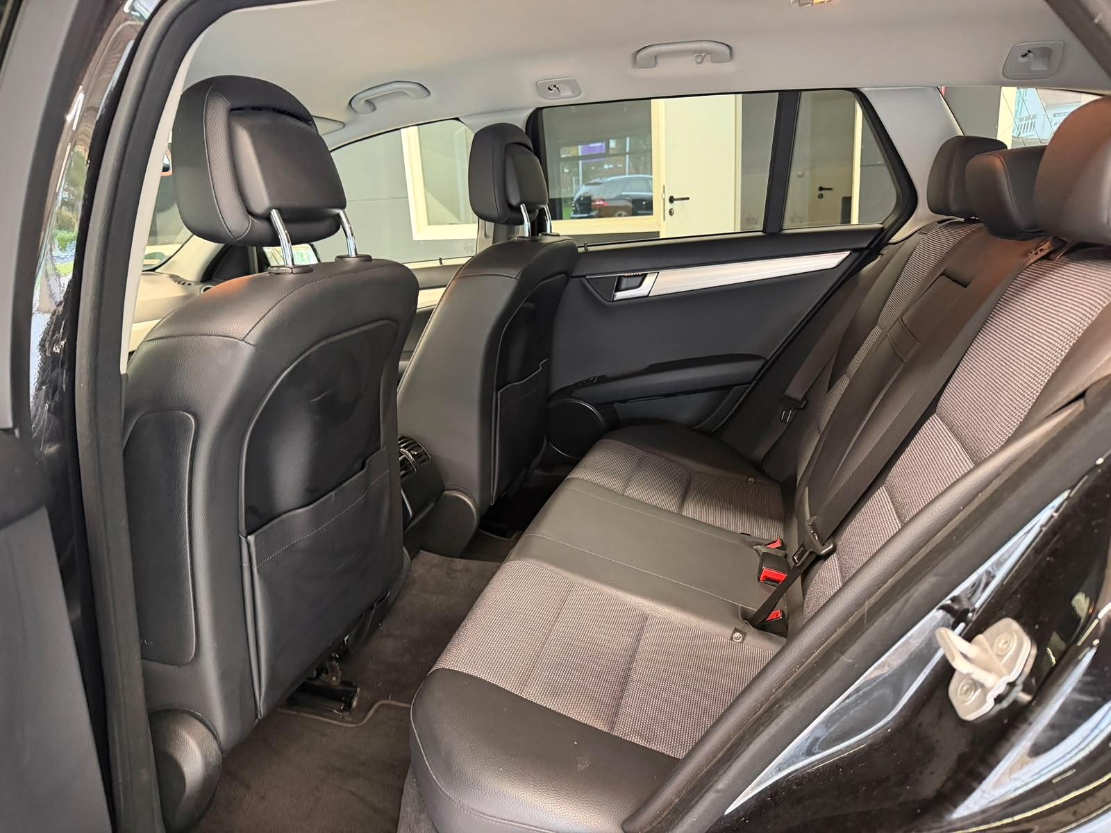 Mercedes-Benz C180 2012 — photo 13