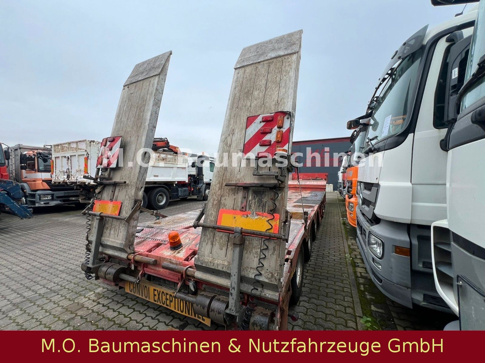 Fahrzeugabbildung LinTrailers 4 LSDU 18-40 / 4 Achser / Luftgefedert /