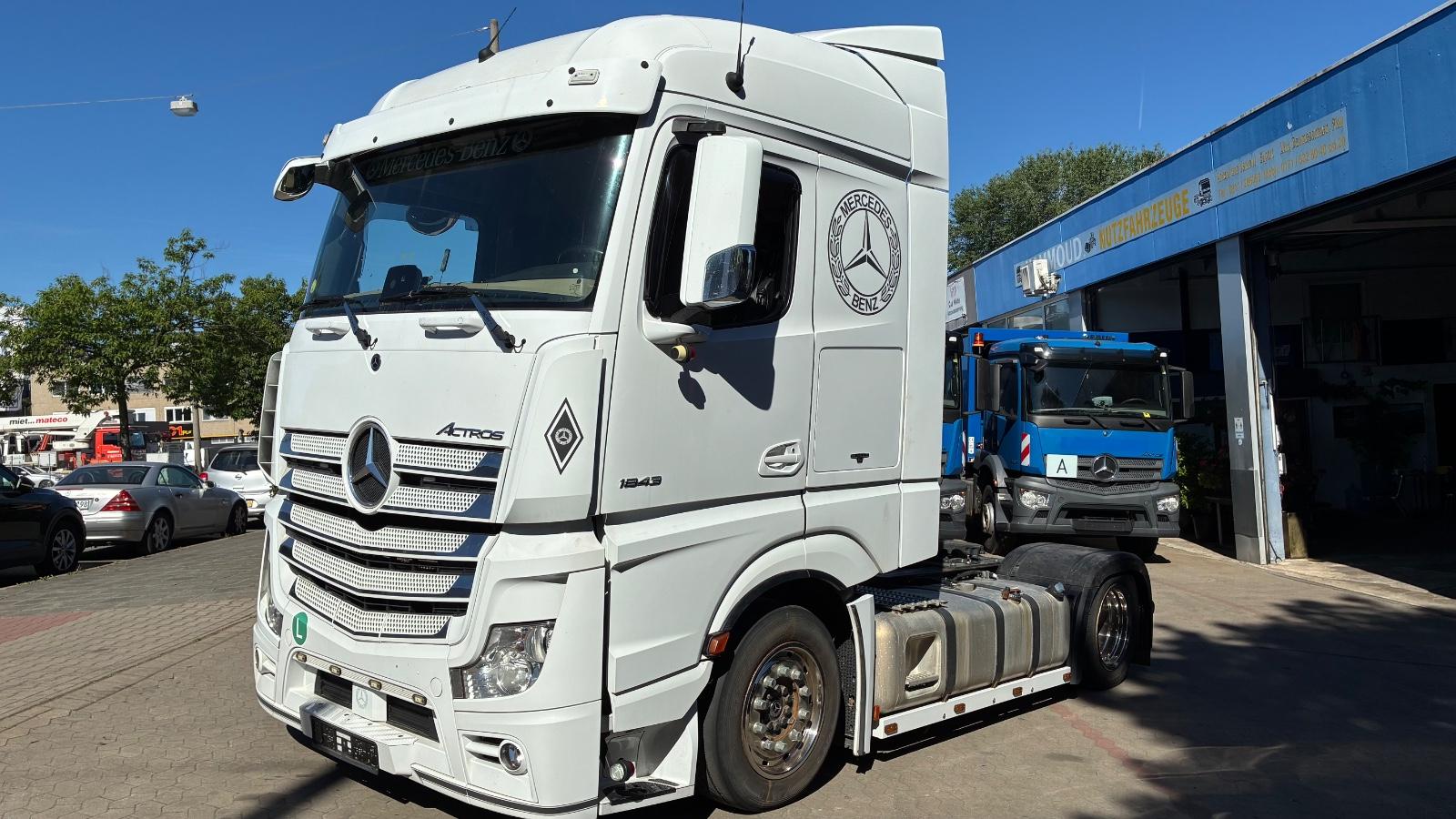 Mercedes-Benz 1843 Actros 2xDieseltanks * Gepflegt *