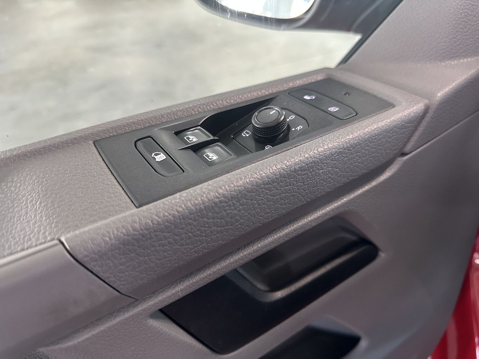 Fahrzeugabbildung Volkswagen T6.1 Transporter 2.0 TDI Kasten lang/Klima//Würt