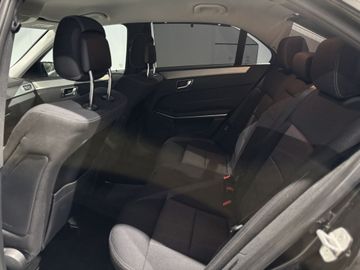 Fotografie 13 des Mercedes-Benz E 220 BlueTEC 9G-TRONIC