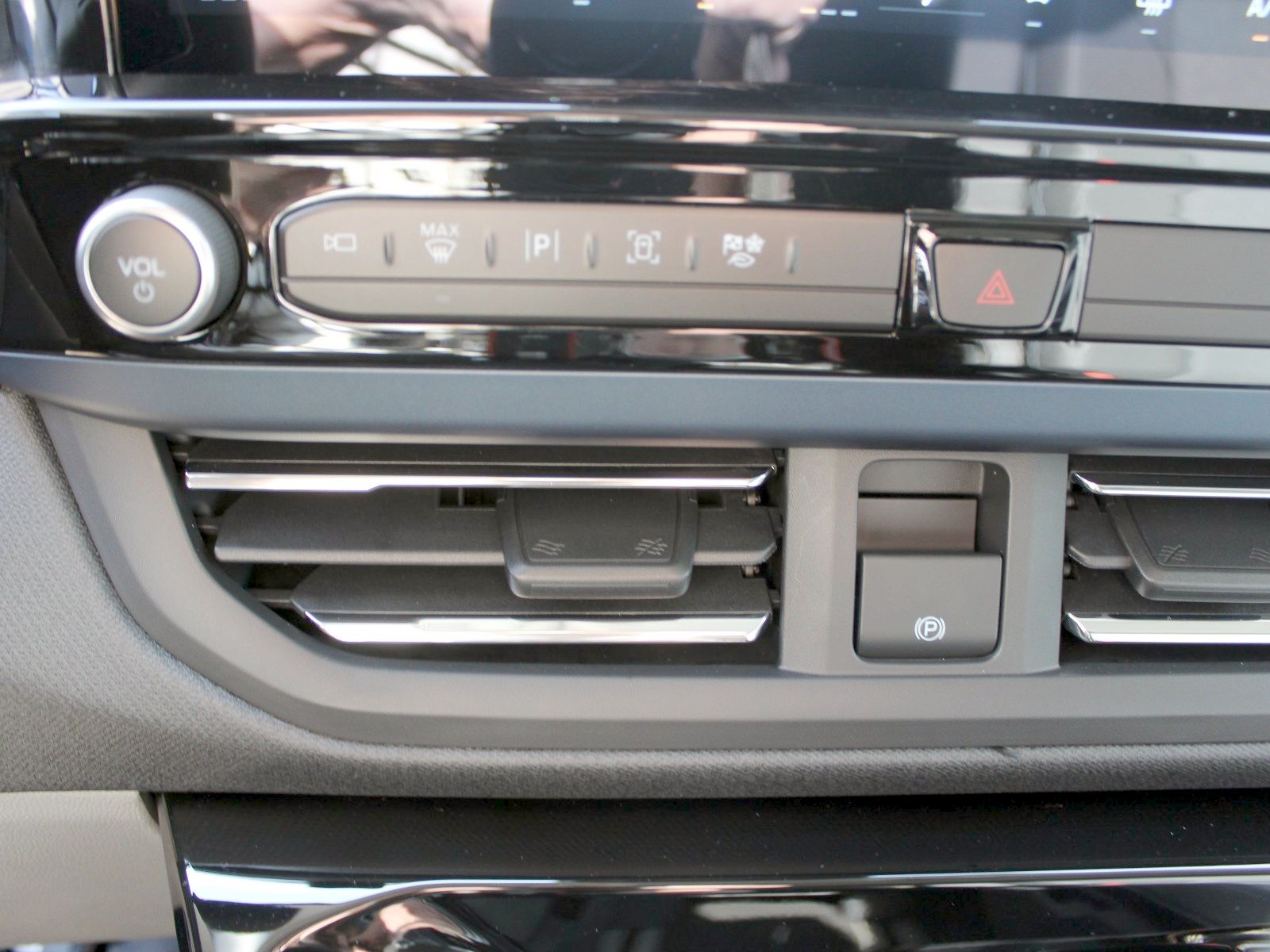 Fahrzeugabbildung Ford Tourneo Custom 320 L1 Tourneo Active FWD Bus