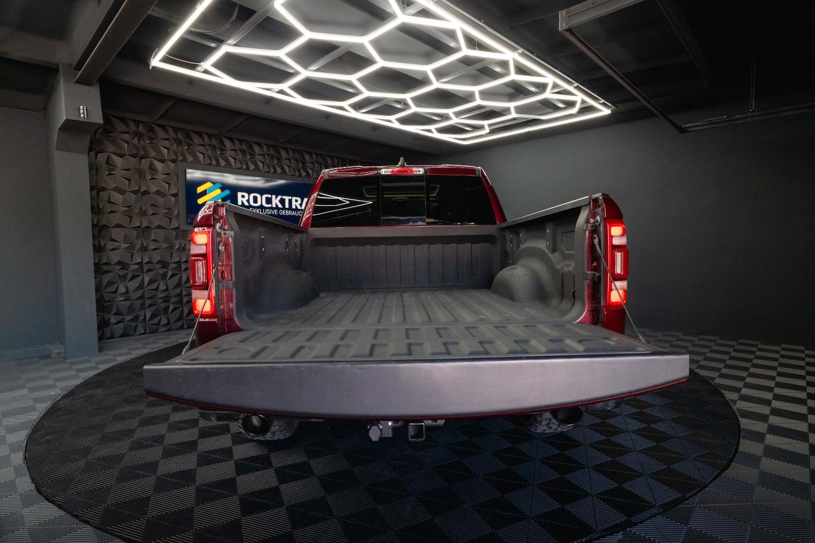 Fahrzeugabbildung Dodge RAM 5.7 V8 HEMI 4x4 NIGHT LARAMIE *Unfallfrei*