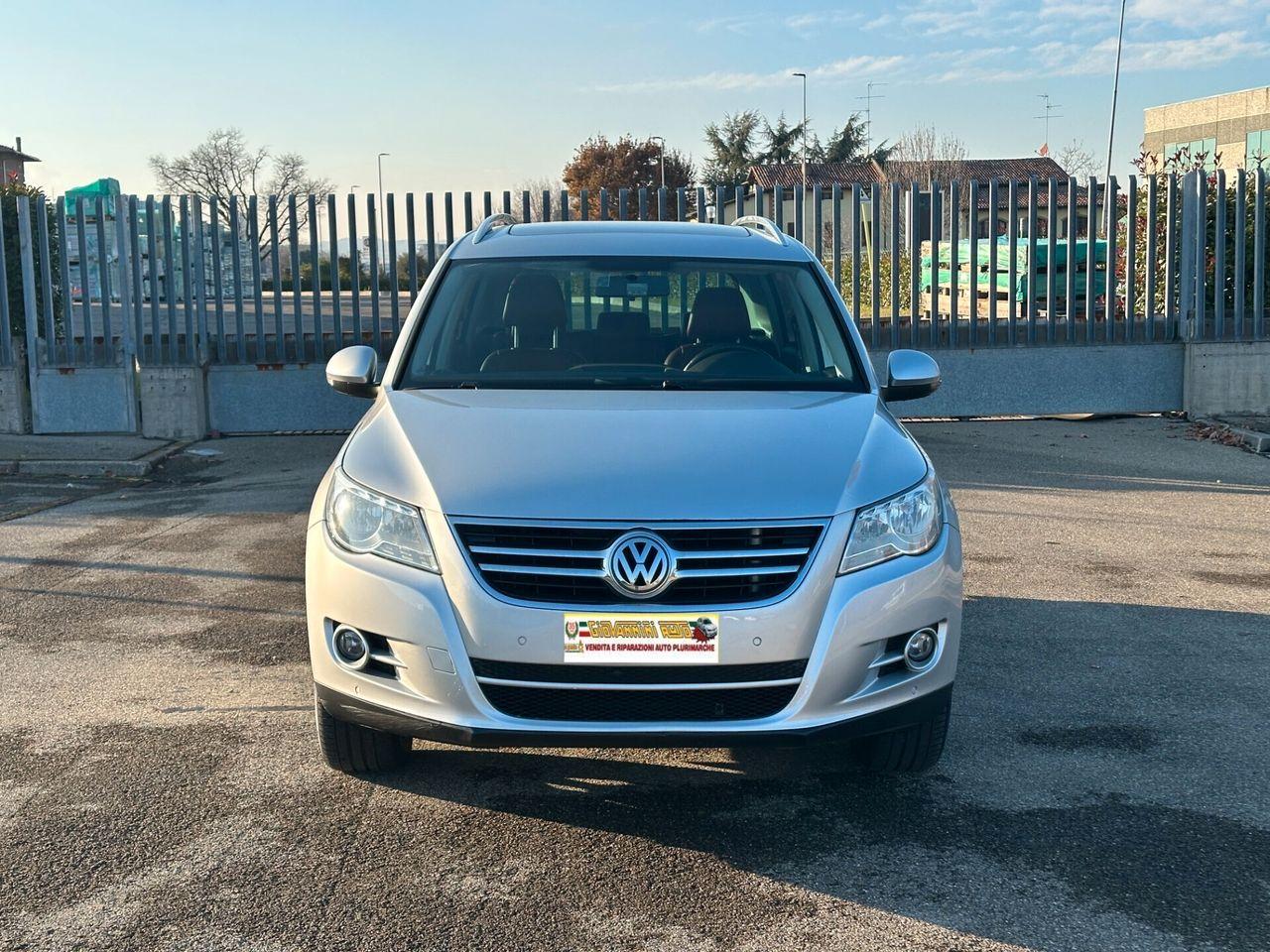 Volkswagen Tiguan 2011 — interior