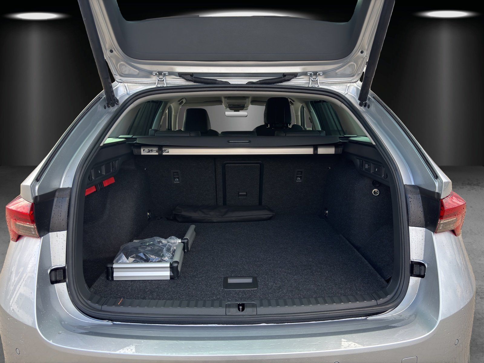 Fahrzeugabbildung SKODA Octavia Combi Selection 1,5 TSI mHEV 110 kW DSG