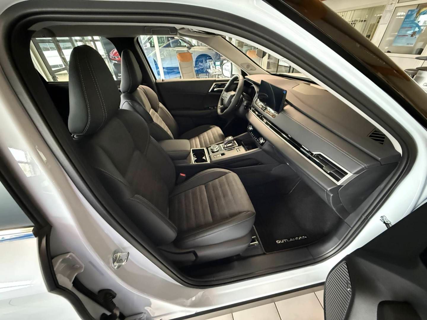 Fahrzeugabbildung Mitsubishi Outlander Plug-in Hybrid Intro Edition