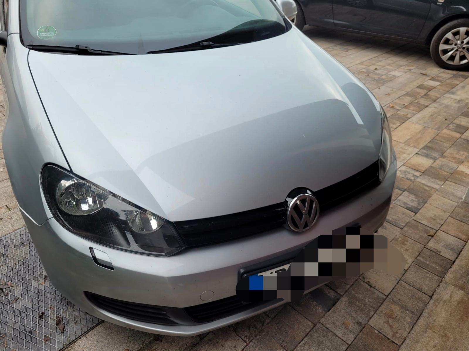 Volkswagen Golf 2011 — interior