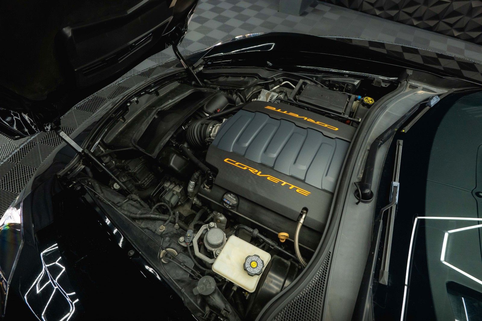 Fahrzeugabbildung Corvette C7 6.2 V8 Stingray 3LT Z06-Design Targa Perform.