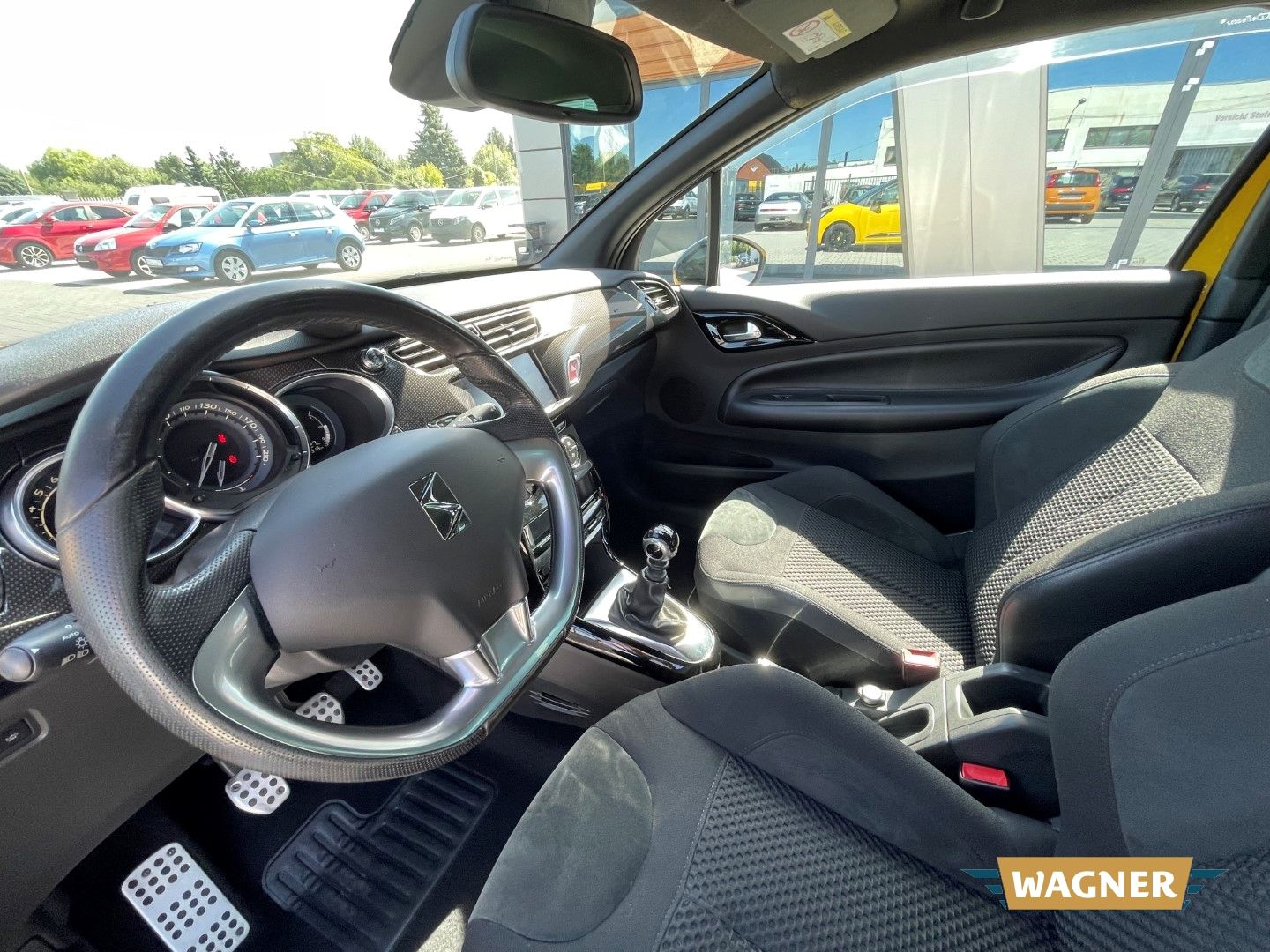 Fahrzeugabbildung Citroën DS3 SportChic Klimaautomatik Bi-Xenon Sportsitze