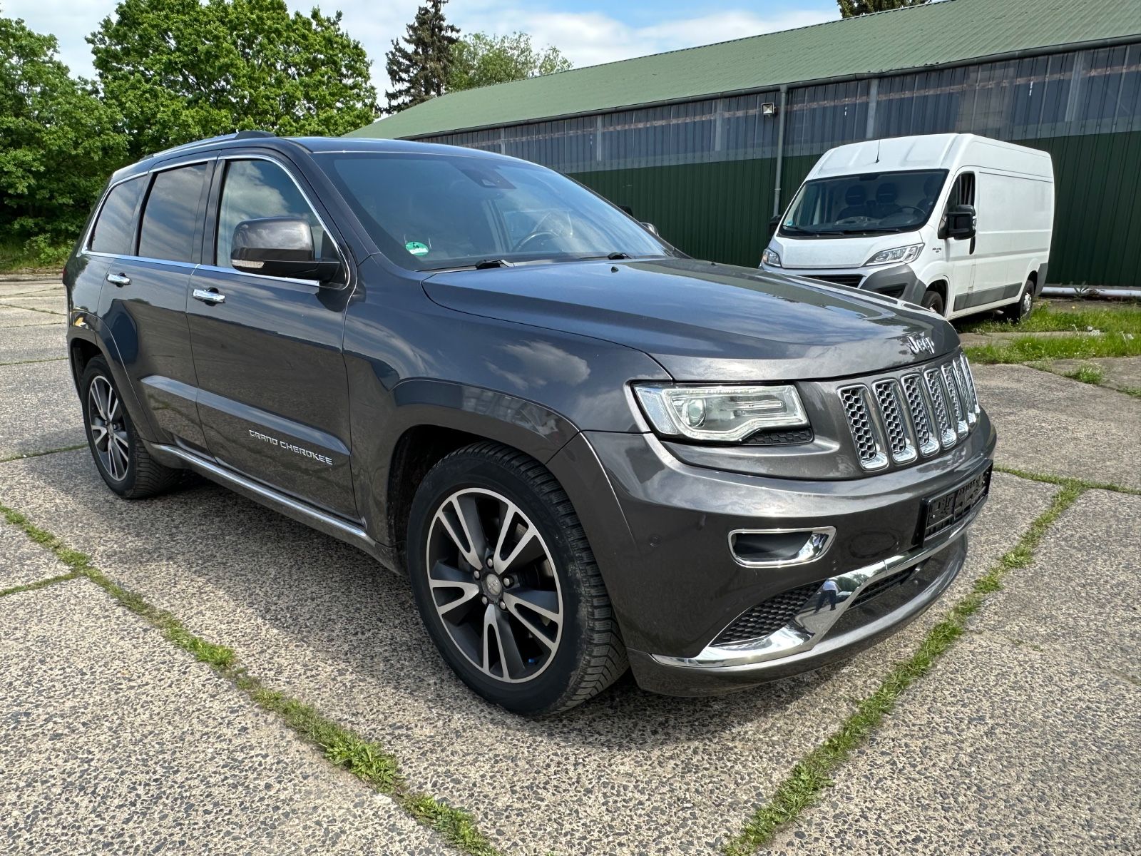 Jeep Grand Cherokee - 1