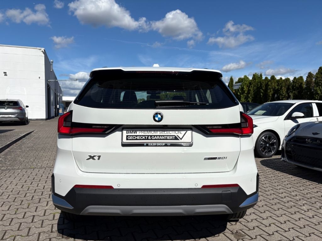 BMW X1 sDrive20i HUD AHK Komf-Zug. Alarm adLED FLA D foto 7