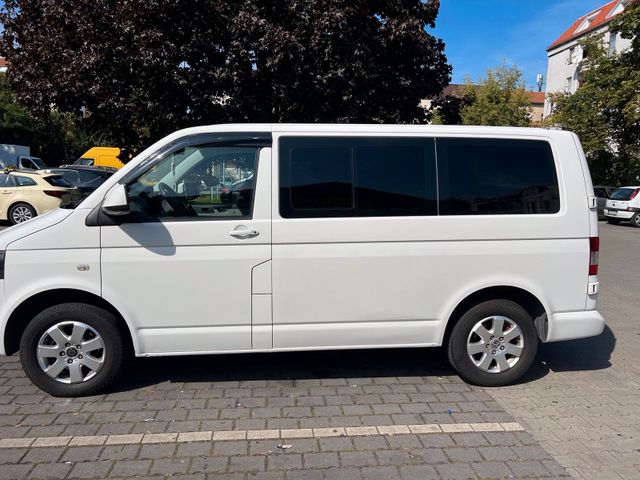 Volkswagen T5 Transporter mit 8 Sitzplätze