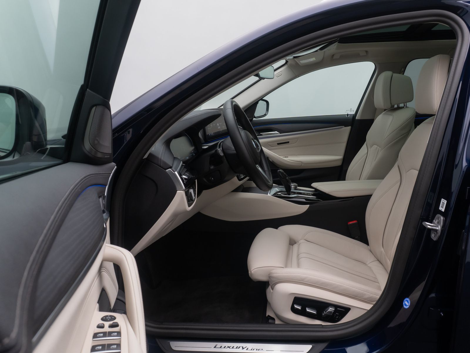 Fahrzeugabbildung BMW 530d xD Luxury Line ACC H/K AHK Panorama HUD 19"