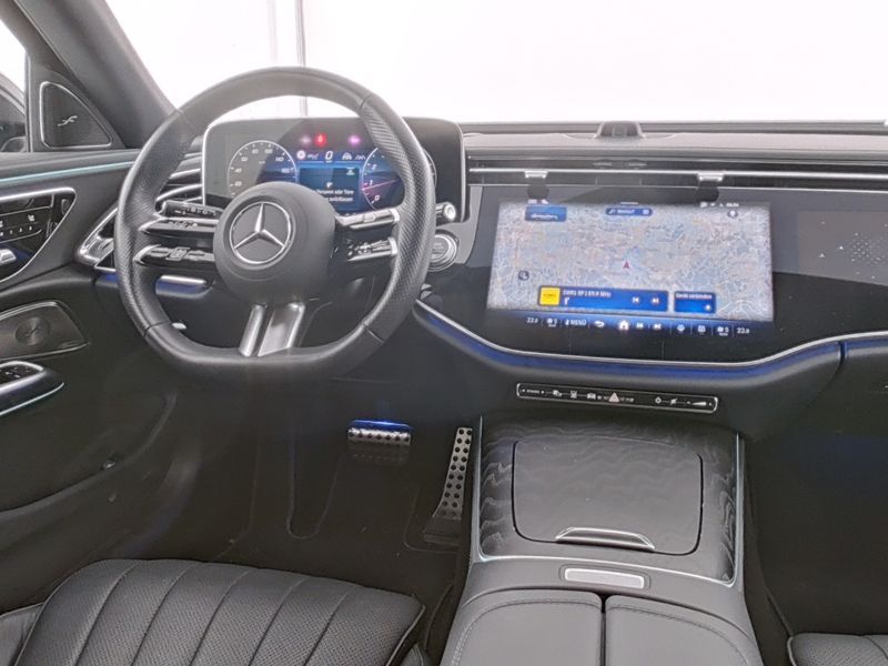 Fahrzeugabbildung Mercedes-Benz E 450 4M T AMG AHK Pano Superscreen Sitzklima