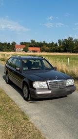 Mercedes-Benz Mercedes Benz S124/W124-T E220 | Checkheft... - Mercedes-Benz E 220 mit Benzin-Antrieb: Kombi