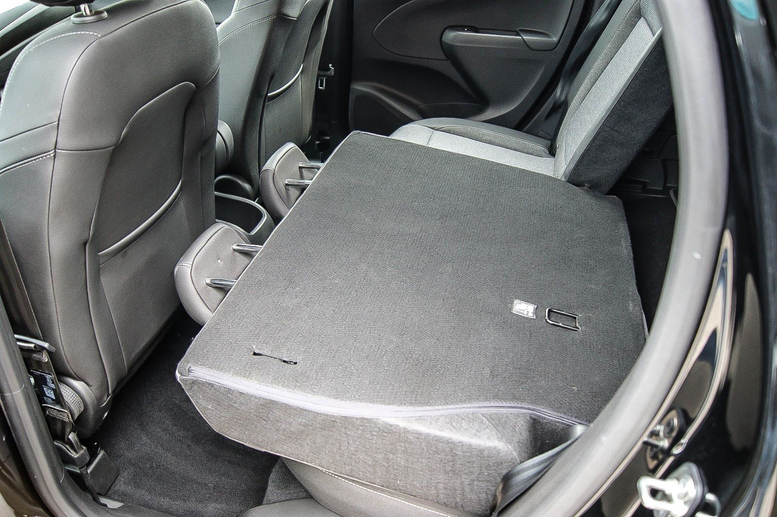 Fahrzeugabbildung Opel Crossland X 1.2 Elegance Automatik LED SIHZG LRH