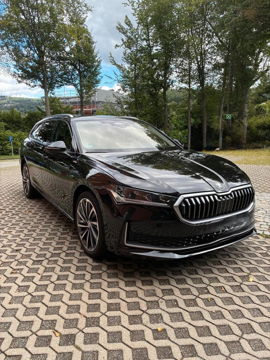 Skoda 2.0TDI 142kW DSG 4x4 L&K*VOLL*STHZG*PANO*AHK*HUD