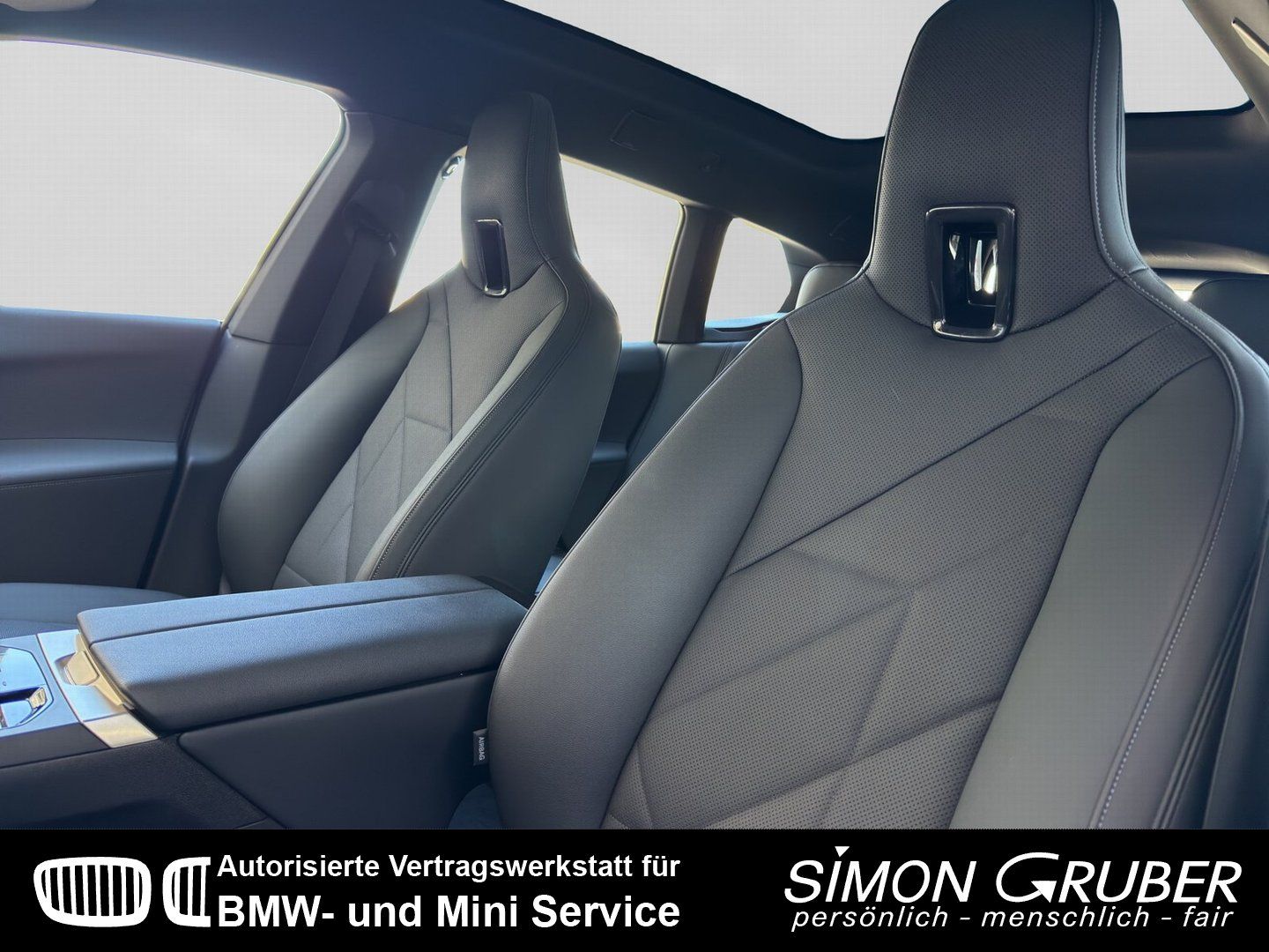 Fahrzeugabbildung BMW iX xDrive50 Sport PanoSky H&K HUD Laser AHK