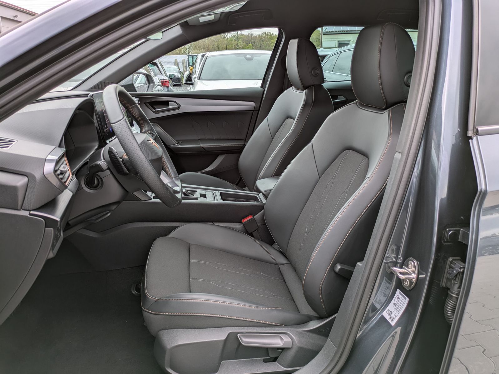 Fahrzeugabbildung CUPRA Leon 1.5 eTSI DSG MATRIX-LED*ACC*AHK*KAMERA*18"