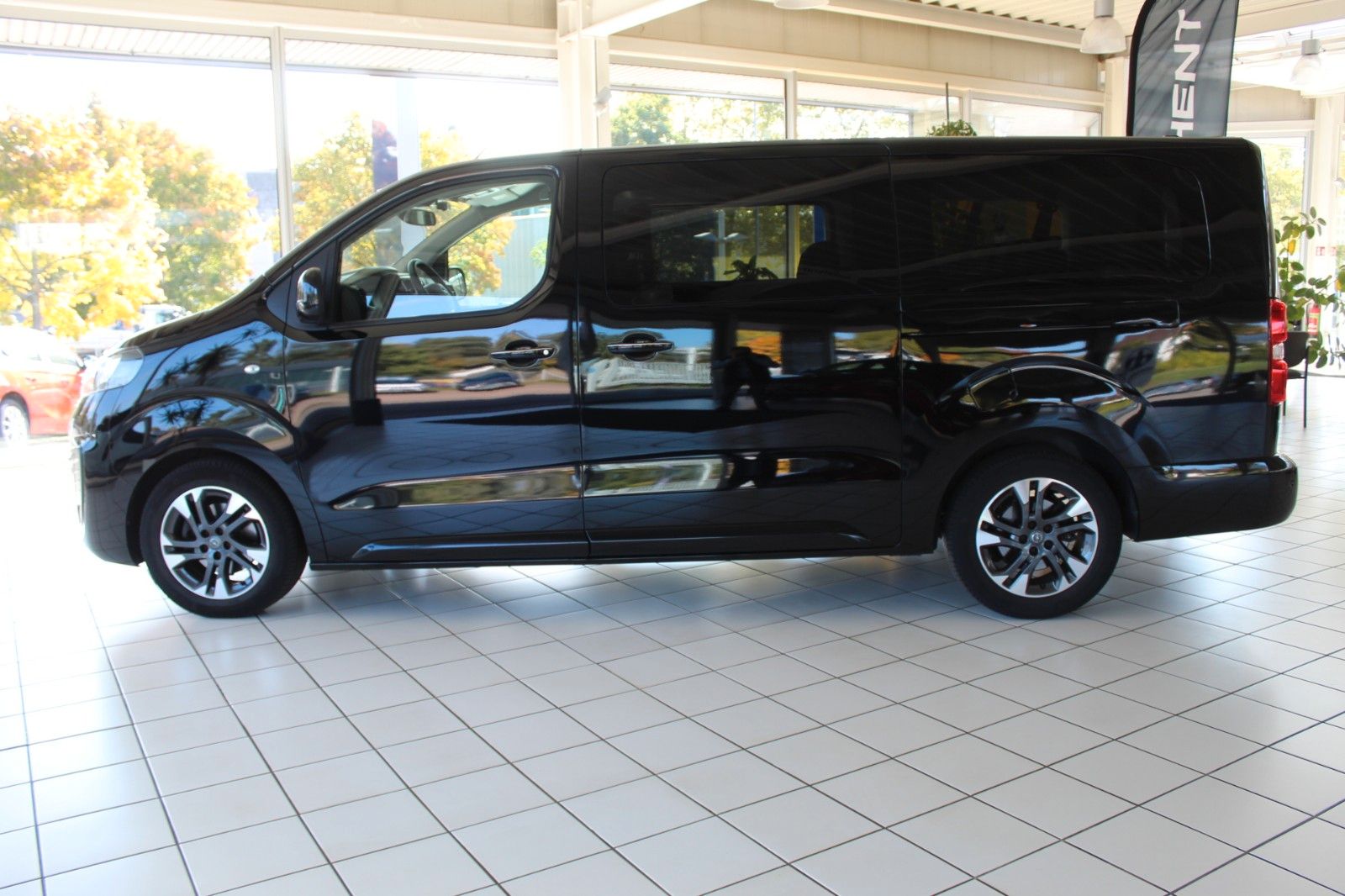 Fahrzeugabbildung Opel Zafira Life L, Automatik, 8 Sitzer, Xenon, AHK