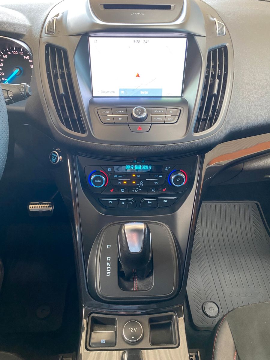 Fahrzeugabbildung Ford Kuga ST-Line 4x4 Navi Kamera Winterpaket SRA