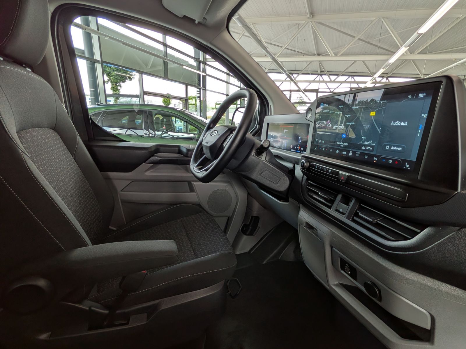 Fahrzeugabbildung Ford Transit Custom 320 L1 Aut. 8-Sitze LED ACC Cam