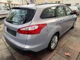 Ford Focus Turnier Trend 1.6 - Ford Focus mit Benzin-Antrieb: Kombi, 1.6