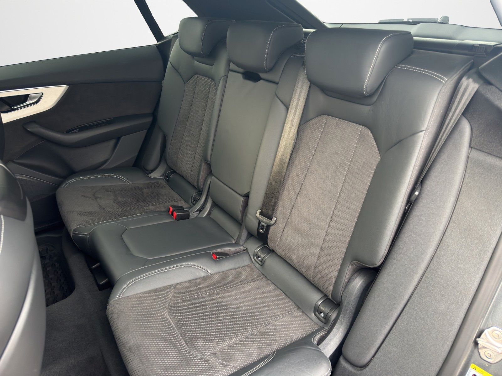 Fahrzeugabbildung Audi Q8 50 TDI SLINE SPORT PANO LED MATRIX 23" TOTW