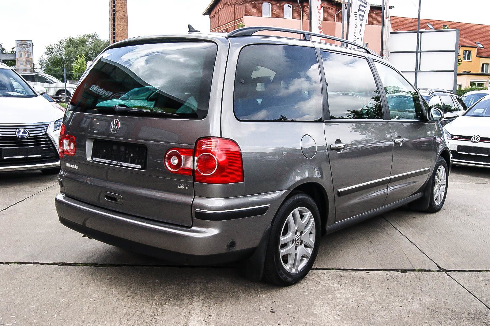 Fahrzeugabbildung Volkswagen Sharan 1.8T AUTOGAS United XENON NAVI EGSD PDC