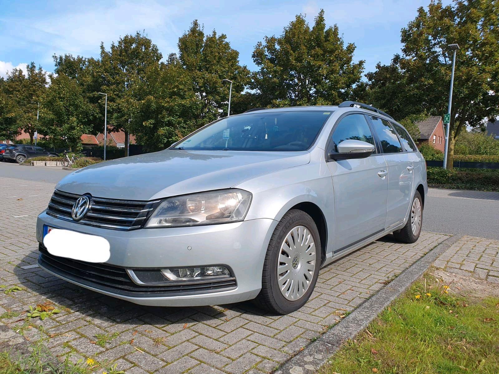 Volkswagen Passat 2013 — rear view
