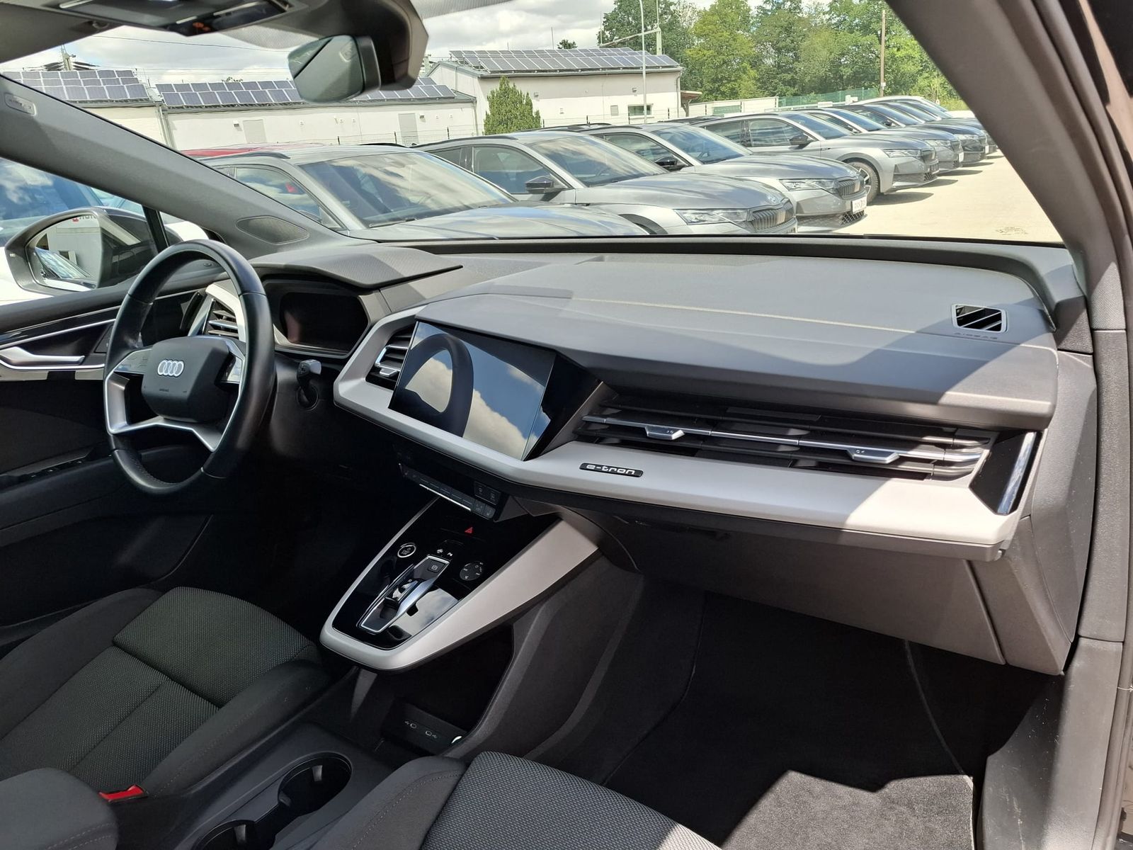 Fahrzeugabbildung Audi Q4 e-tron 40 AHK*LED*19"ALU*SHZ*SPORTSITZE*94,4%
