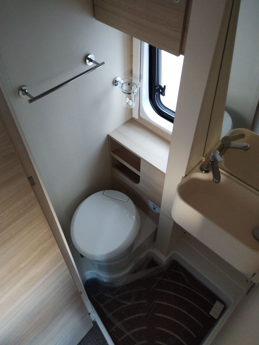 Fahrzeugabbildung Eura Mobil Van V 635 EB Automatik, 180 PS, Fahrassistenz