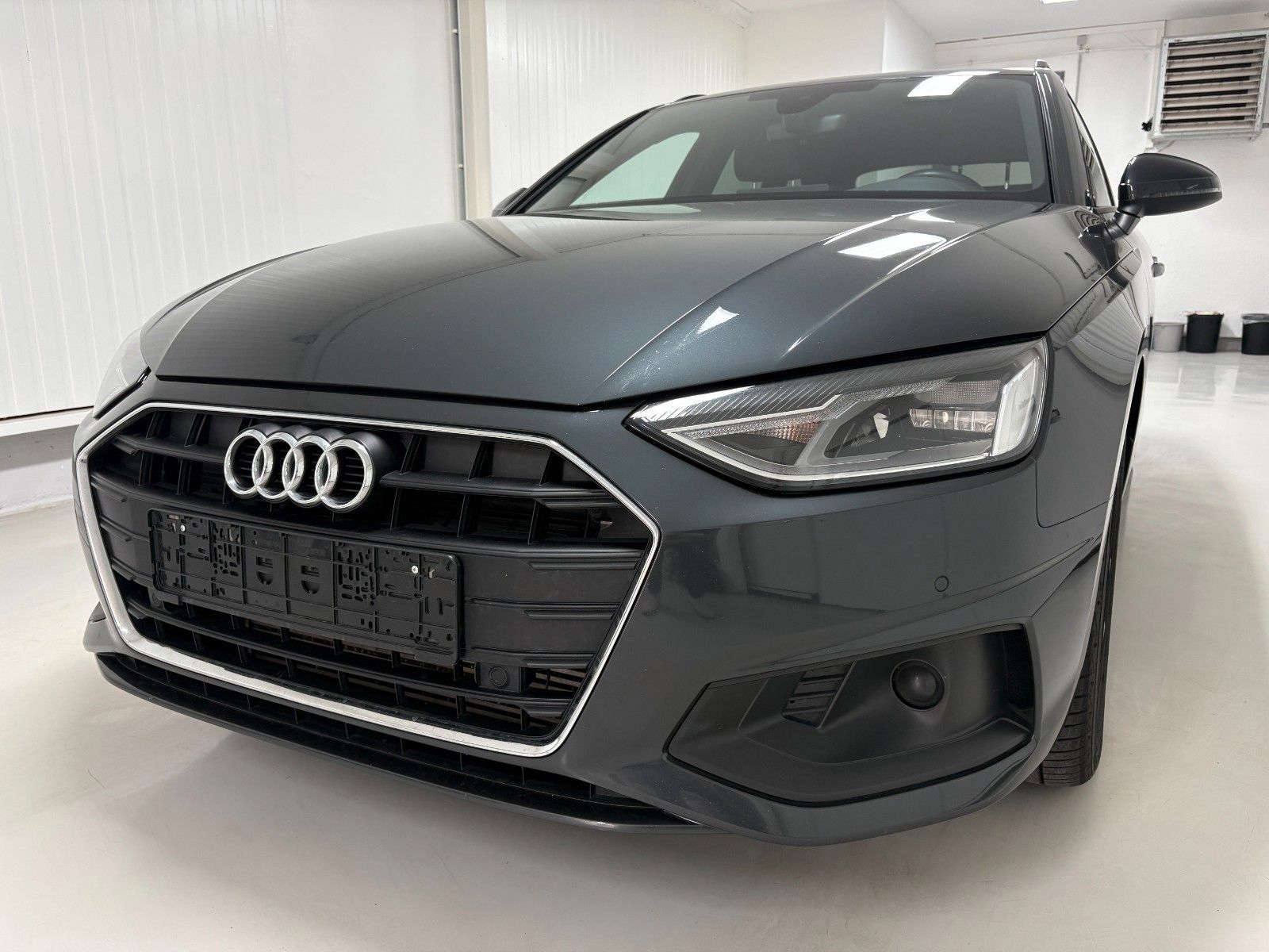 Audi A4 - 1