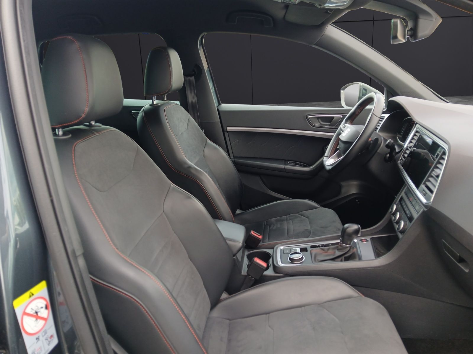 Fahrzeugabbildung SEAT Ateca TDI FR-Line DSG STH LED Navi AID ACC RFK S