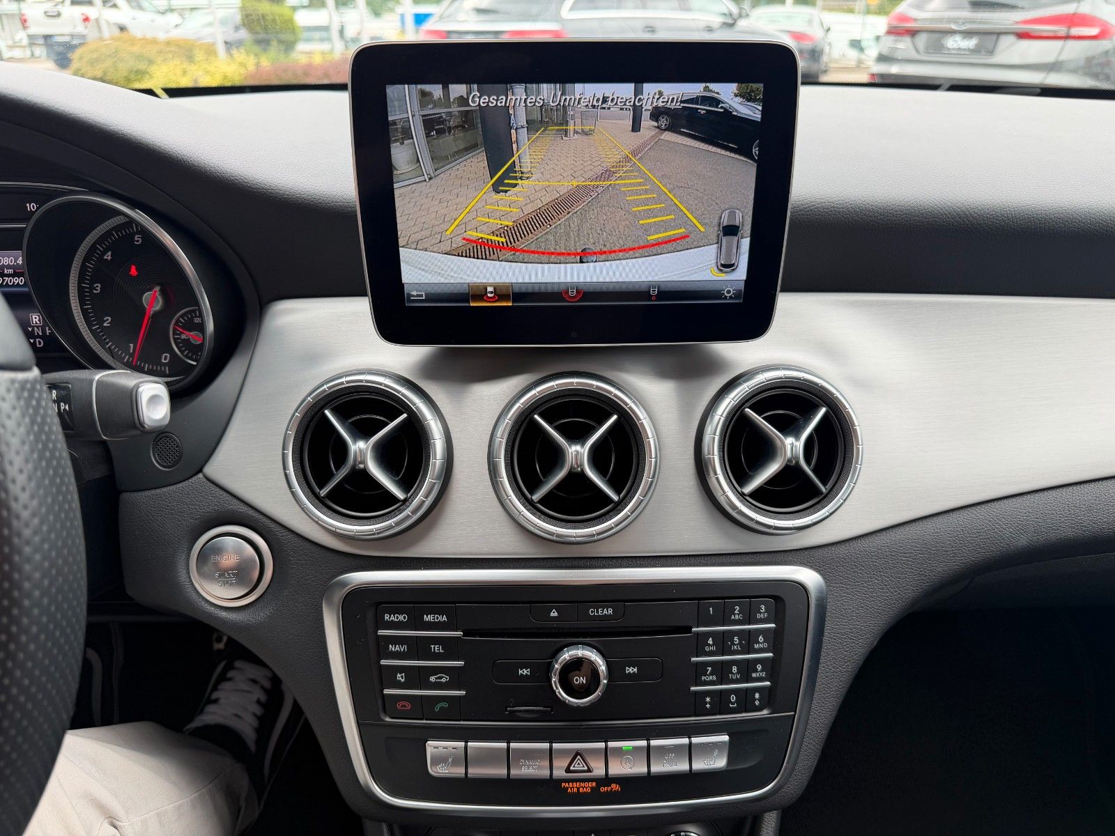 Fahrzeugabbildung Mercedes-Benz CLA 200 SB AMG+Pano+Distr+AHK+RKamera+TotW+
