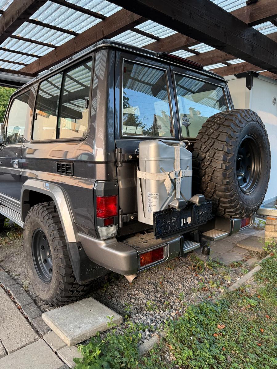 Toyota Land Cruiser GRJ71