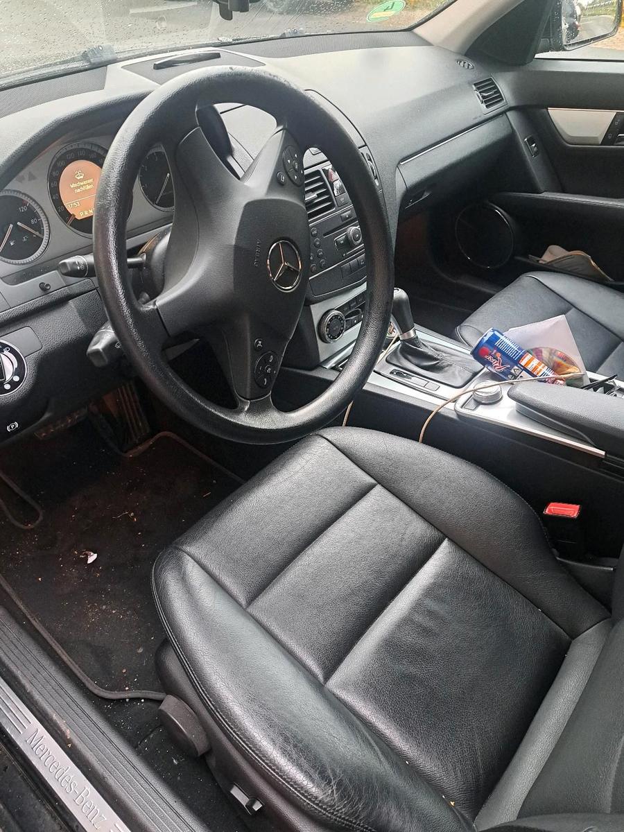 Mercedes-Benz C220 2008 — interior