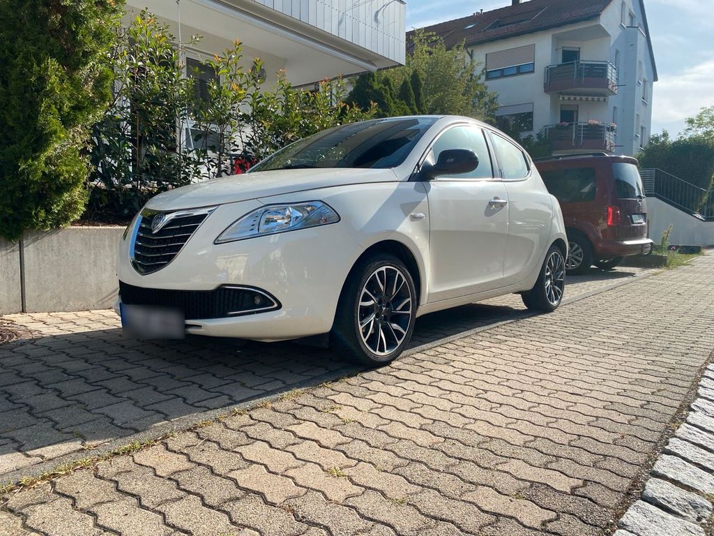 Lancia Ypsilon
