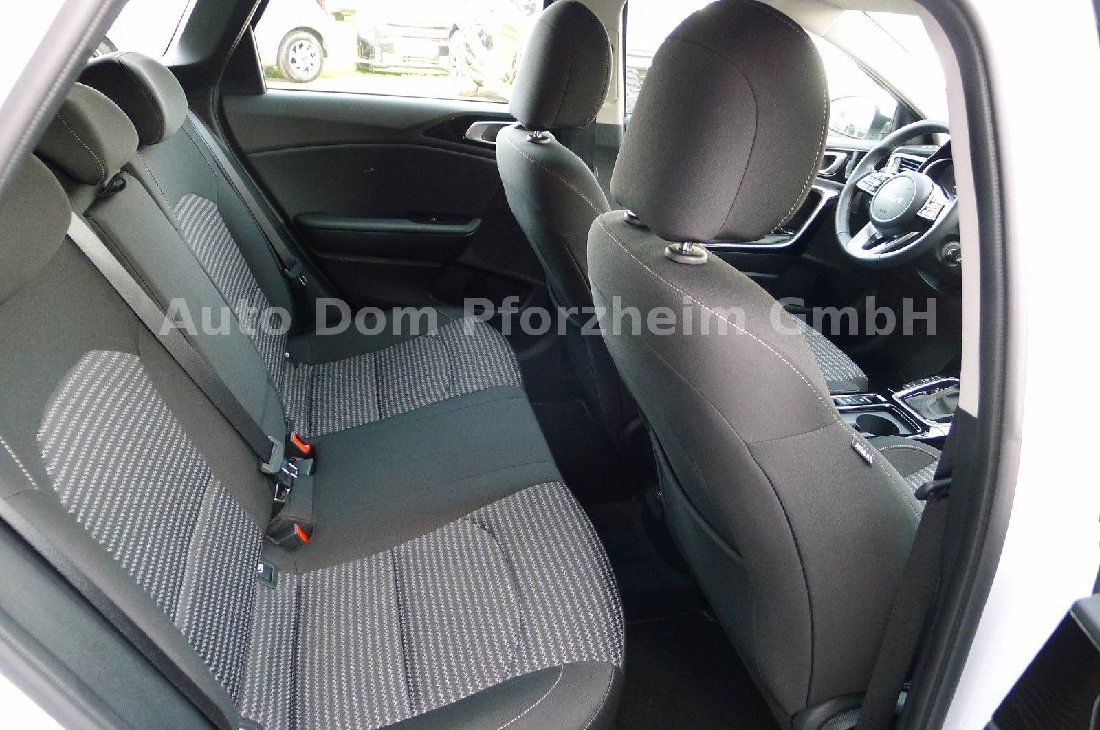 Kia CEED SW 1,5T DCT Spirit /UVO/NAVI/Kamera/LED
